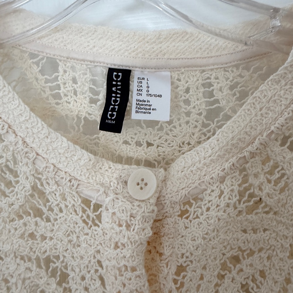 HM Divided Ivory Lace Button-Up Top - Picture 6 of 7